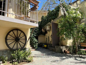  Georgian House  Тбилиси